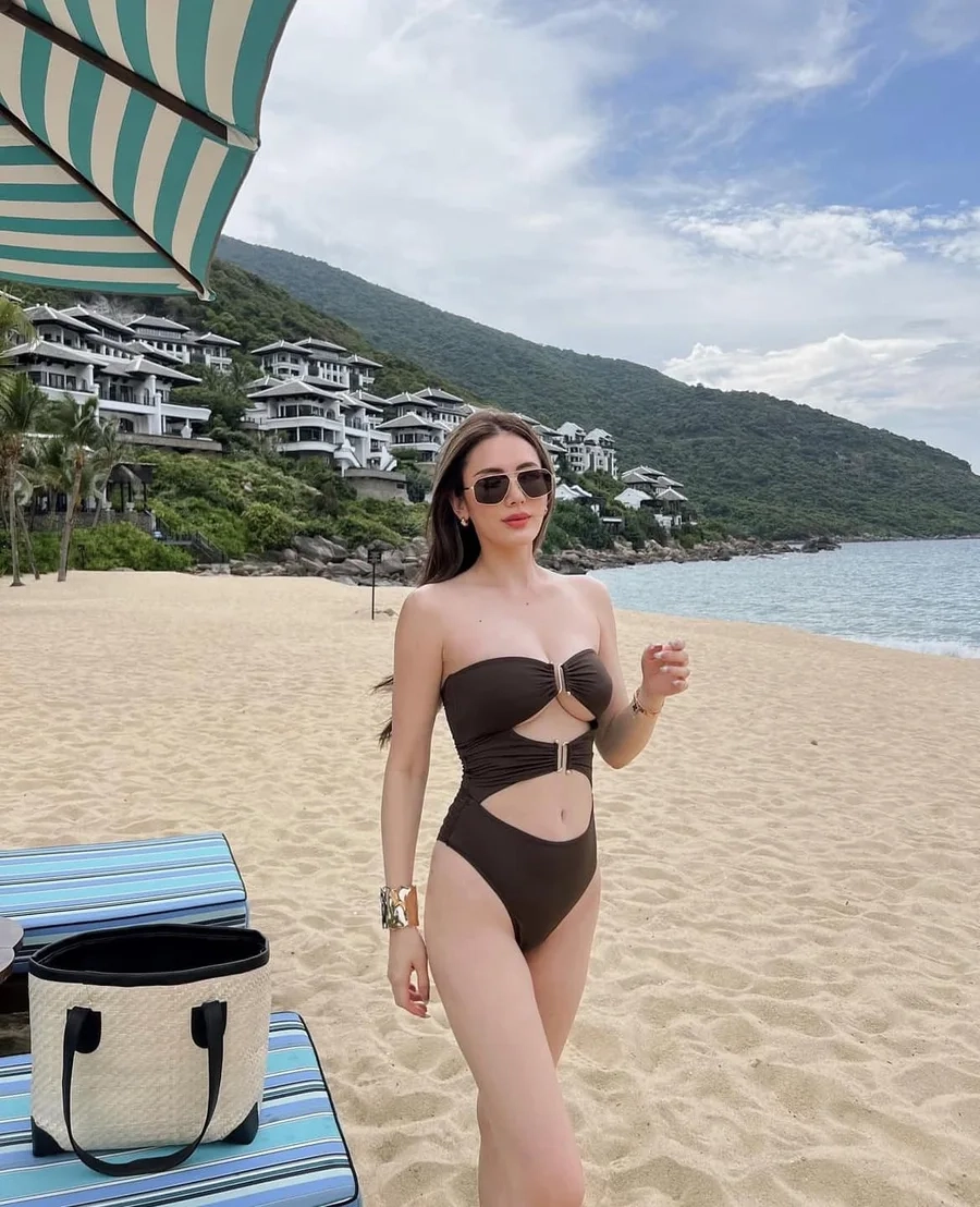 Gái đẹp mặc bikini, tự tin và quyến rũ tuyệt vời.