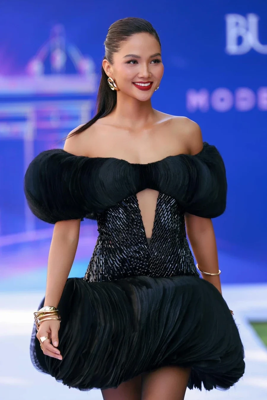 Hoa hậu H'Hen Niê tại Miss Universe 2018 đã tỏa sáng, mang vinh quang về cho Việt Nam.