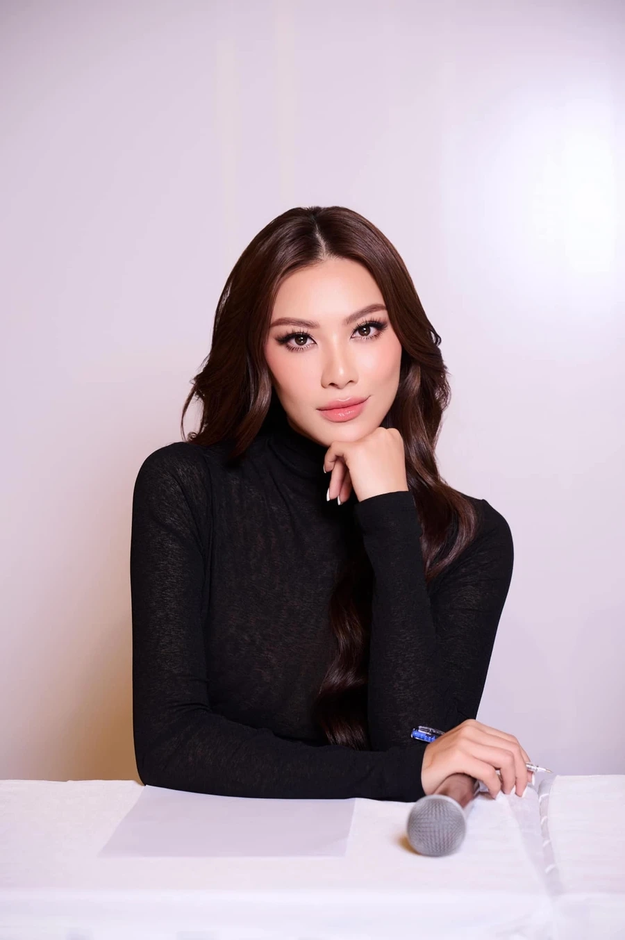 Kim Duyên nhận vương miện Á hậu Miss Supranational 2022, nâng tầm sắc đẹp Việt.