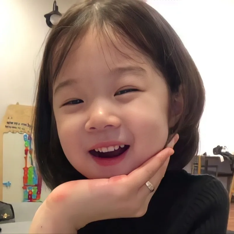 Meme em bé cute với những biểu cảm đáng yêu sẽ khiến bạn mỉm cười mỗi khi nhìn thấy.