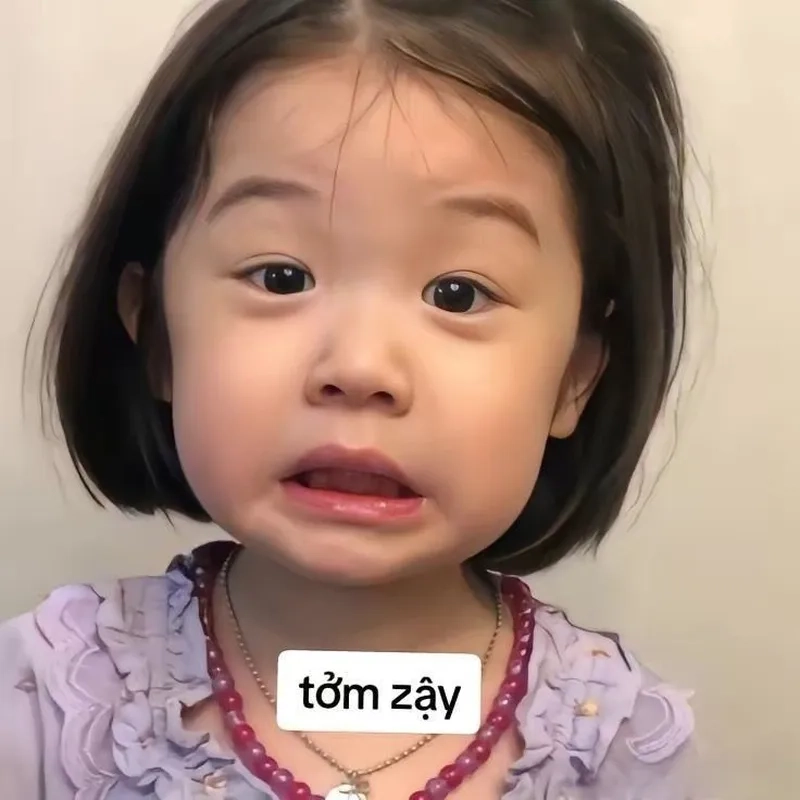 Khóc meme em bé cute hài hước đem lại sự nhẹ nhàng và dễ thương, gây ấn tượng mạnh mẽ.