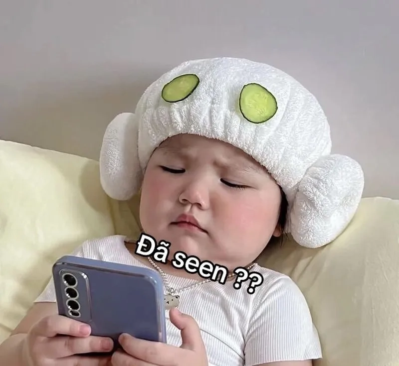 Meme cute em bé làm cho trái tim bạn tan chảy nhờ vào những biểu cảm ngây thơ và hài hước.