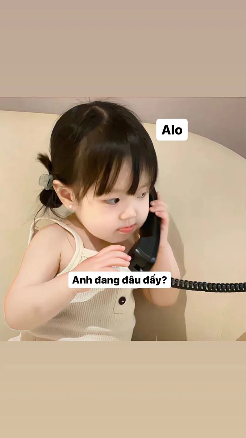 Meme em bé giận với nét mặt đáng yêu khiến ai cũng phải bật cười dù em bé có giận dỗi.