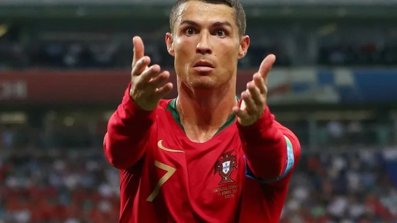 Meme Ronaldo Siuuu đã trở thành biểu tượng mạnh mẽ, thể hiện chiến thắng và sự kiêu hãnh của Ronaldo.