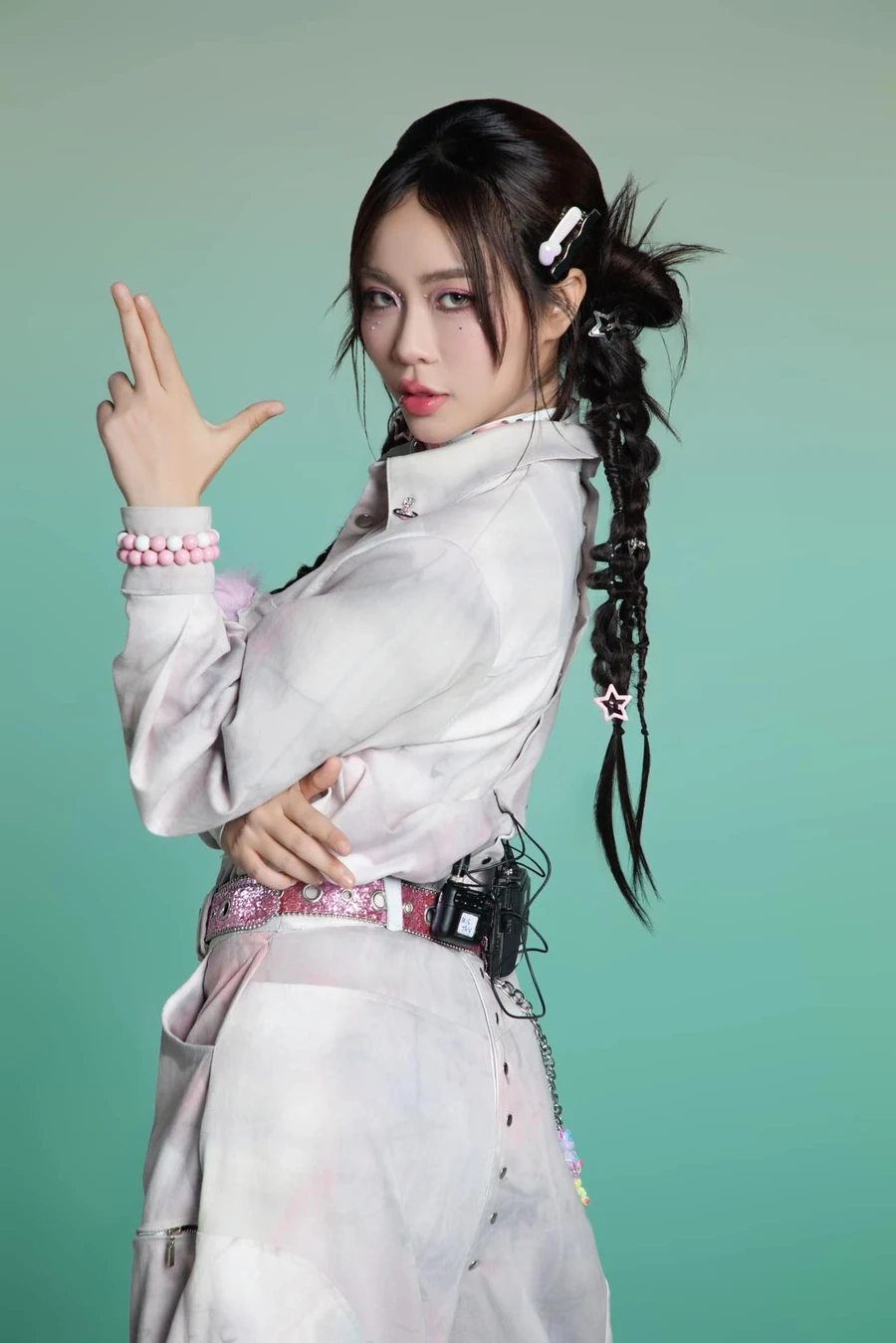 Misthy reaction SNH48 thể hiện sự ngạc nhiên và hào hứng trước nhóm nhạc nổi tiếng.