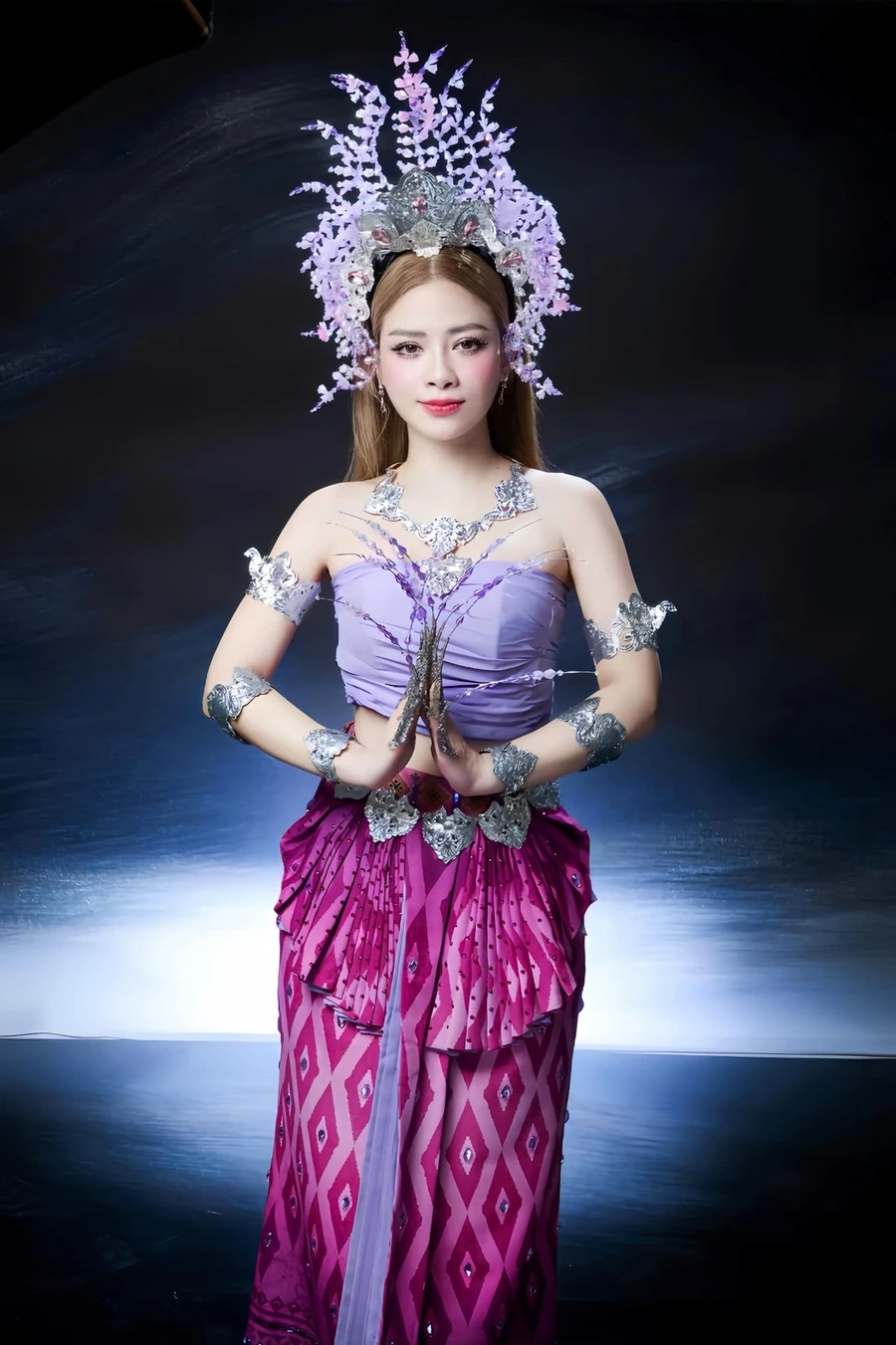 Tay trái chỉ trăng Dương Hoàng Yến lyrics: những lời ca đong đầy tình cảm.