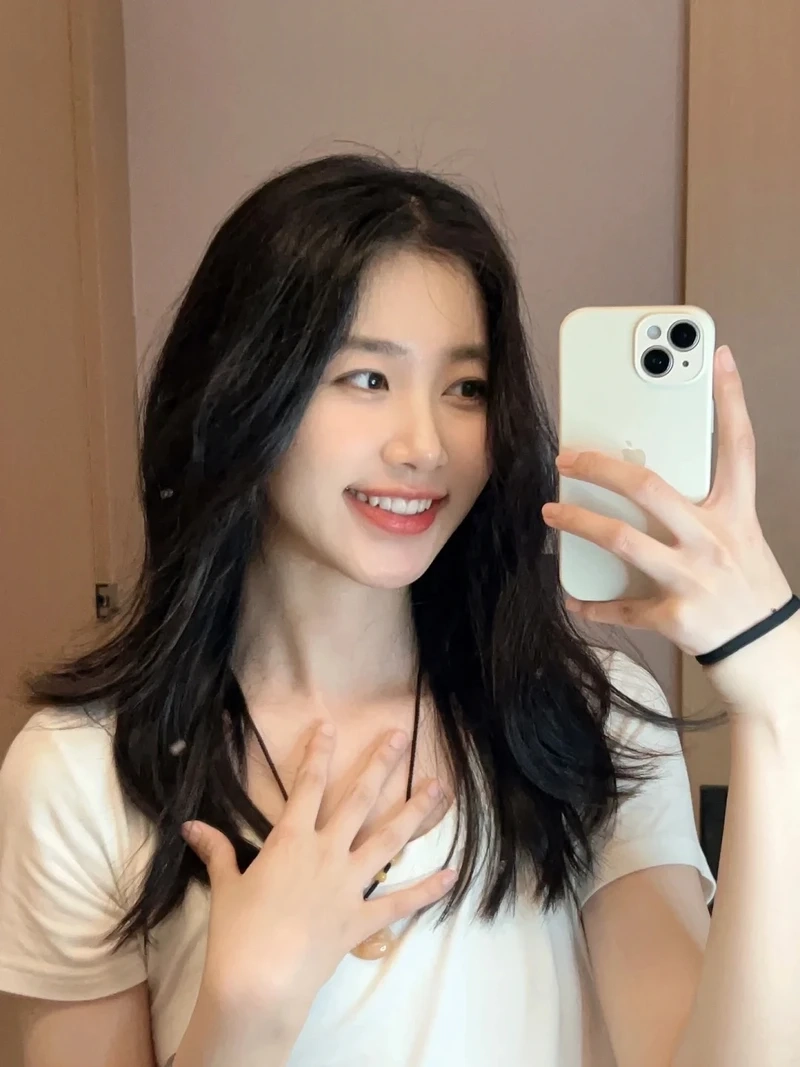 Chất lượng hình ảnh sắc nét từ hình ảnh gái xinh cười duyên HD