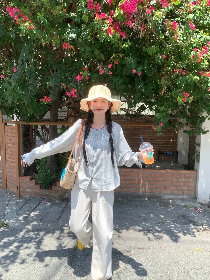 Bộ wallpaper gái xinh cười duyên giúp điện thoại thêm sinh động