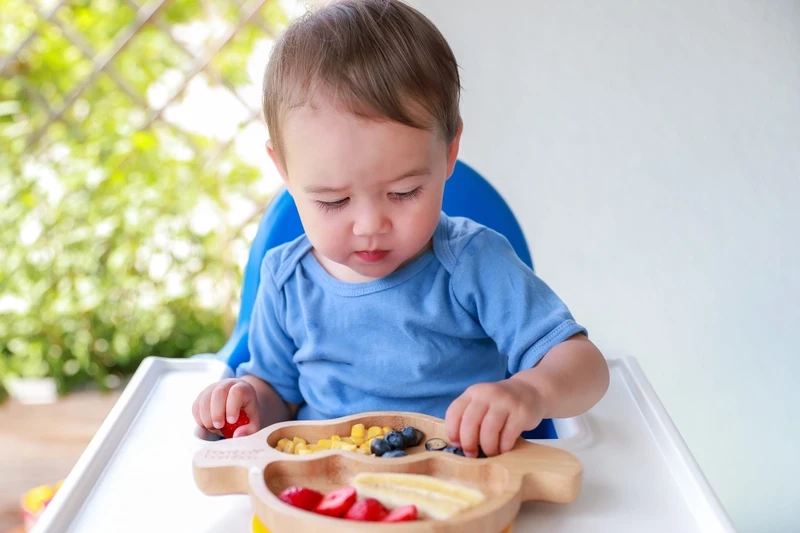 Áp dụng hướng dẫn cách cho bé ăn dặm đúng chuẩn cho mẹ bỉm