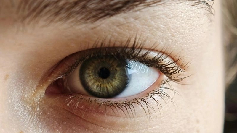 Thói quen sinh hoạt giúp mi nhanh dài trong 7 ngày