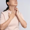 Mẹo chữa vướng cổ họng khó thở hiệu quả và nhanh chóng