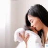 Mẹo Dân Gian Trị Nấc Cụt Cho Trẻ Sơ Sinh: Hướng Dẫn An Toàn và Hiệu Quả