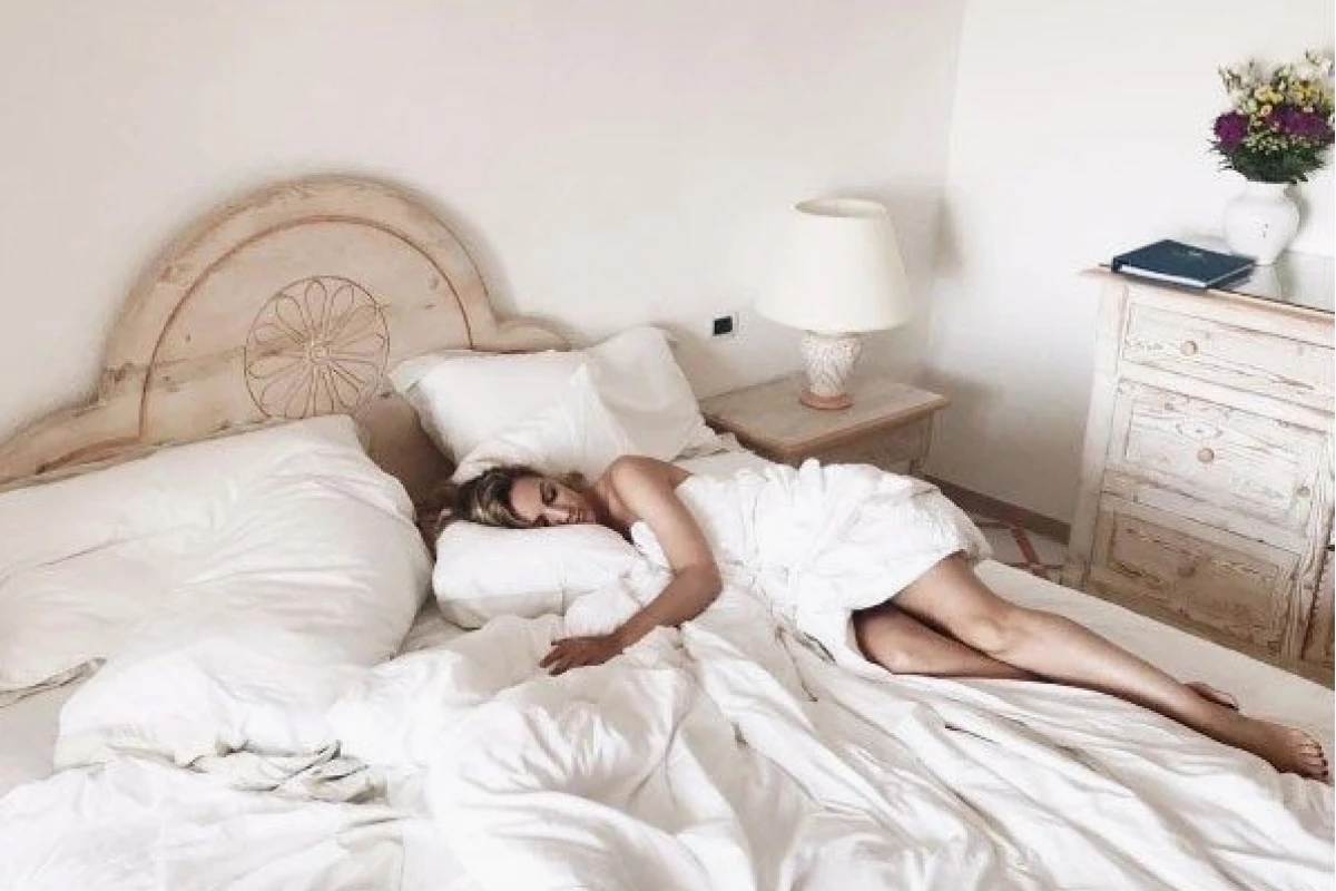 Giải Mã Giấc Mơ Thấy Người Khác Không Mặc Quần Áo: Ý Nghĩa Và Điềm Báo