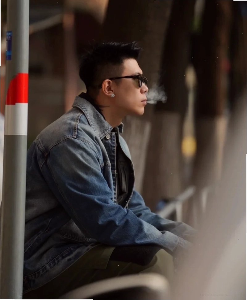 Ảnh buồn tâm trạng nam, có thể dùng làm avatar gợi cảm xúc
