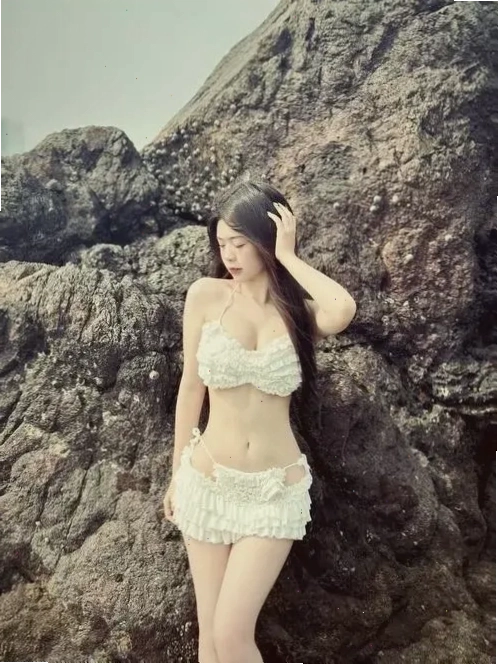 Ảnh gái xinh vú to khoe đường cong quyến rũ