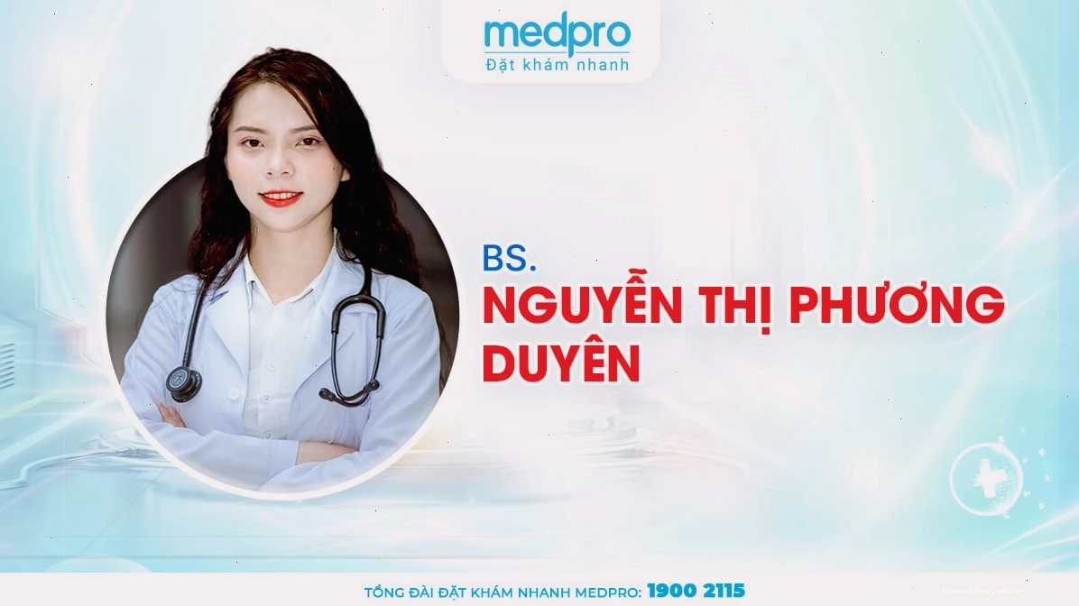 Bác sĩ Nguyễn Thị Phương Duyên đang tư vấn phụ khoa online