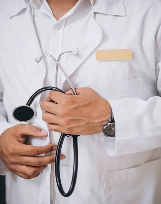 Bác sĩ tư vấn và lựa chọn dịch vụ y tế phù hợp cho sản phụ