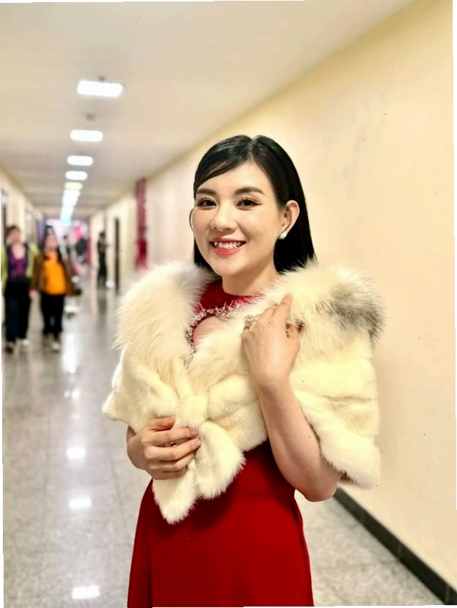 Ca sĩ Bùi Lê Mận với nụ cười rạng rỡ