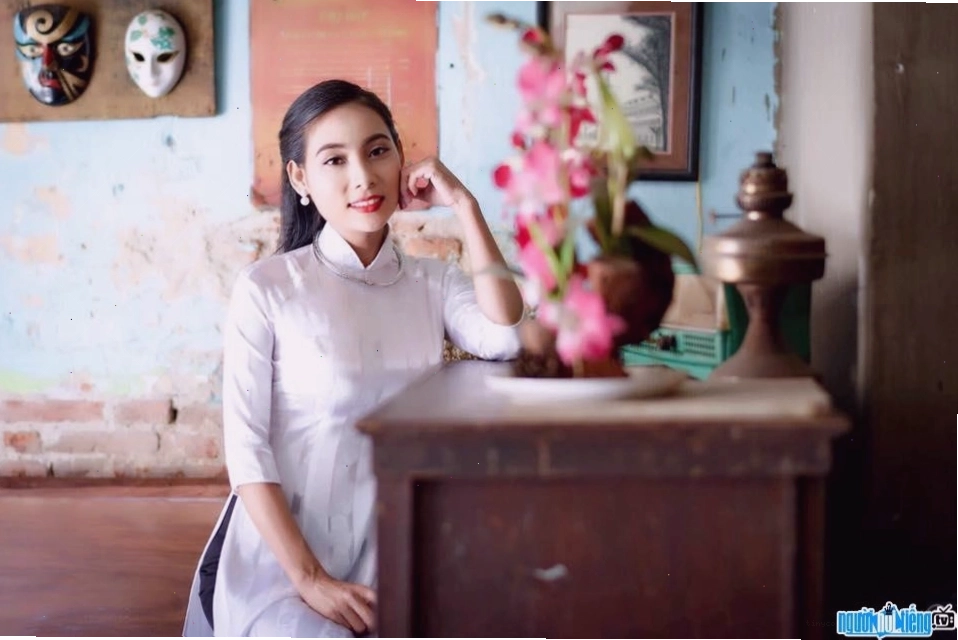 Ca sĩ Ngọc Hân nổi tiếng sau clip hát tại đám cưới người yêu cũ