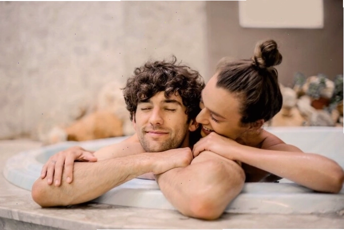 Các hormone đóng vai trò trong giai đoạn đầu của tình yêu
