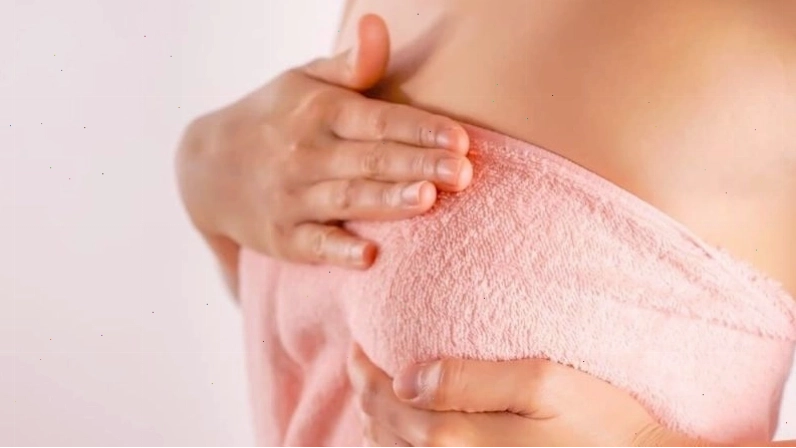 Cách chữa tắc tia sữa bằng khăn xô ấm