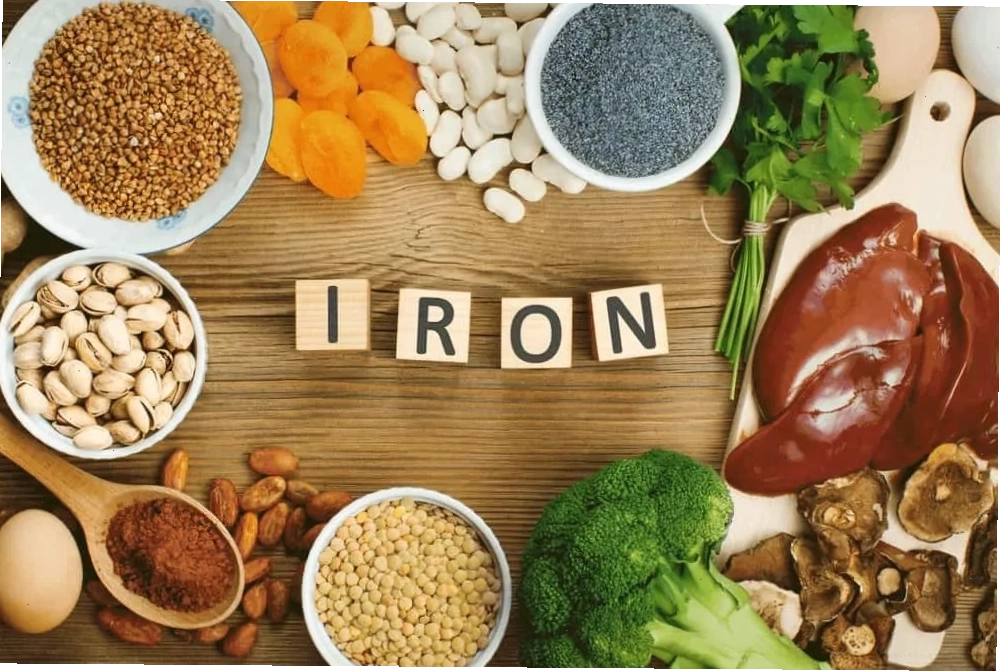 Chế độ ăn uống giàu sắt là mẹo chữa kinh nguyệt ra nhiều tại nhà hiệu quả