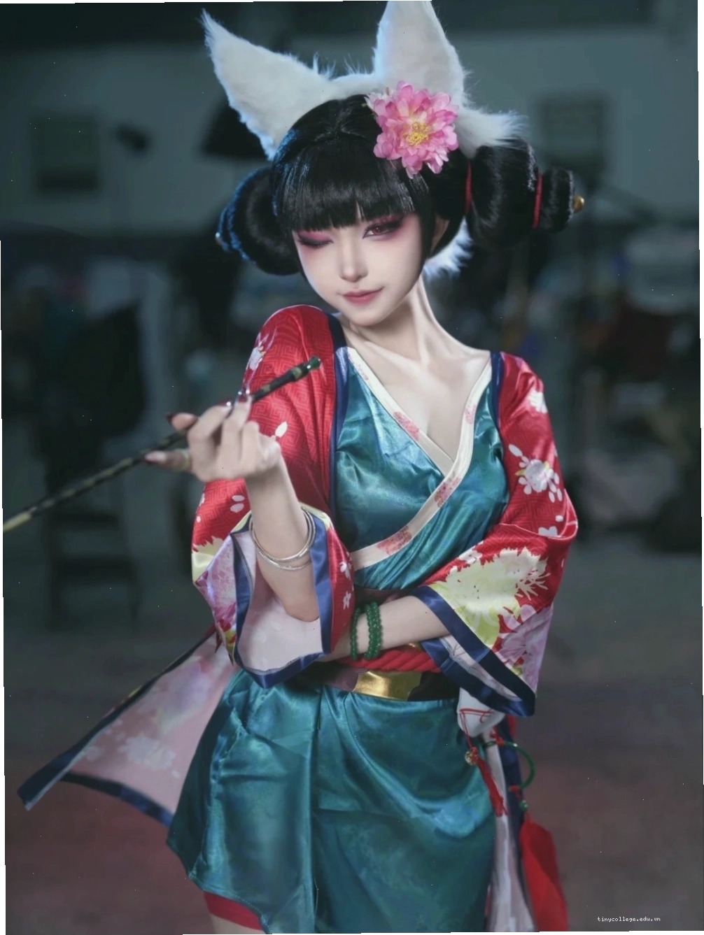 Cô gái xinh đẹp với trang phục cosplay ấn tượng