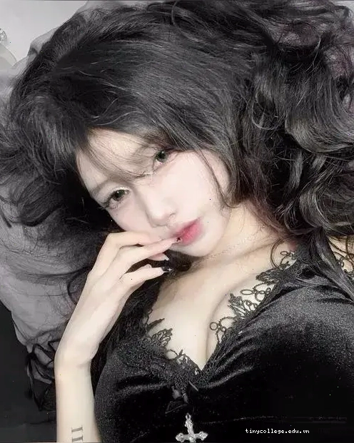 Cô gái xinh với nụ cười tươi tắn
