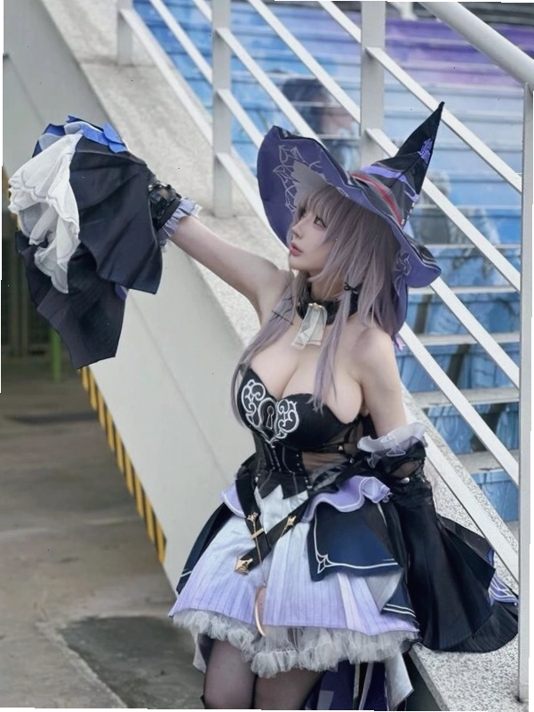Cosplay anime nữ với trang phục độc đáo và ấn tượng