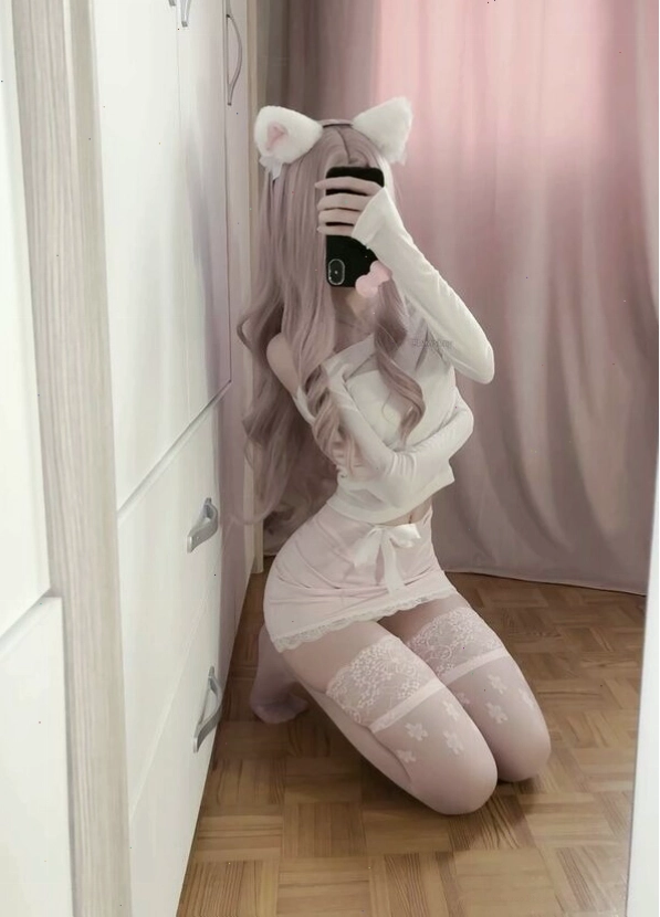 Cosplay nhân vật anime nữ quyến rũ và bí ẩn