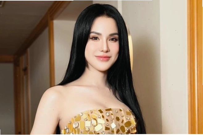 Diệp Lâm Anh khoe vẻ quyến rũ với trang phục biểu diễn