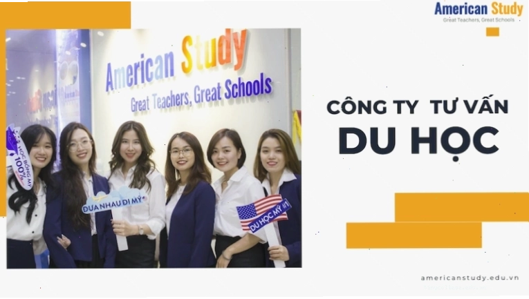 Đội ngũ chuyên viên tư vấn du học chuyên nghiệp đang hỗ trợ sinh viên