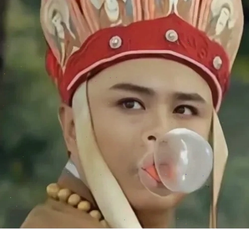 Đường Tăng cười khẩy khó hiểu trong một meme chế