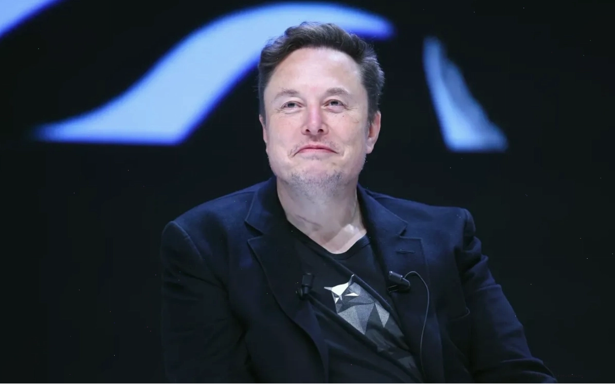 Elon Musk, người giàu nhất thế giới năm 2026, tại một sự kiện công nghệ