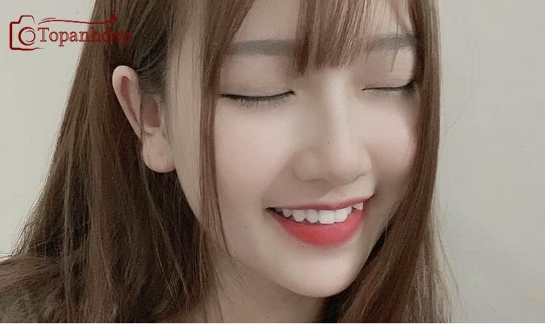 Gái xinh 2k10 khoe nụ cười rạng rỡ