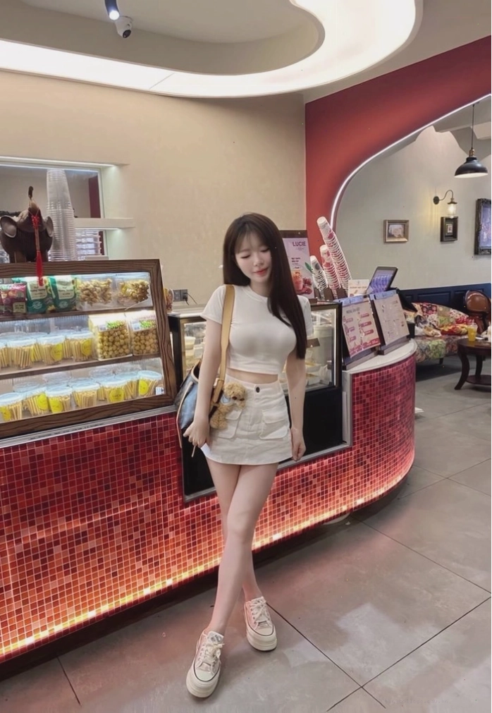 Gái xinh Việt Nam thể hiện phong cách hiện đại đầy ấn tượng
