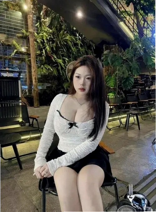 Gái xinh với khuôn mặt khả ái và vóc dáng cân đối