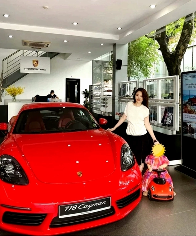Hằng Túi bên các con