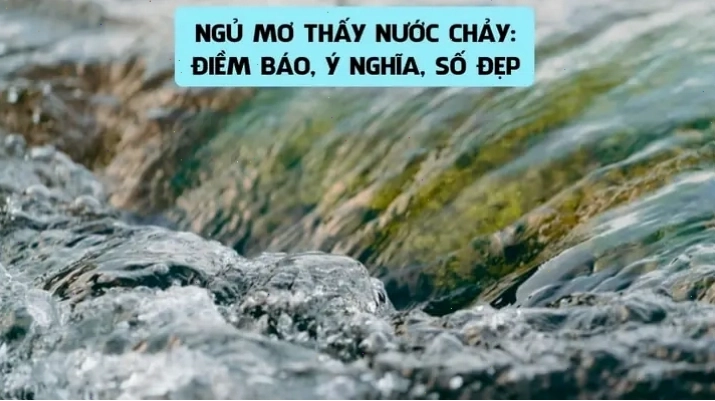 Hình ảnh dòng nước chảy mạnh mẽ từ trên cao xuống