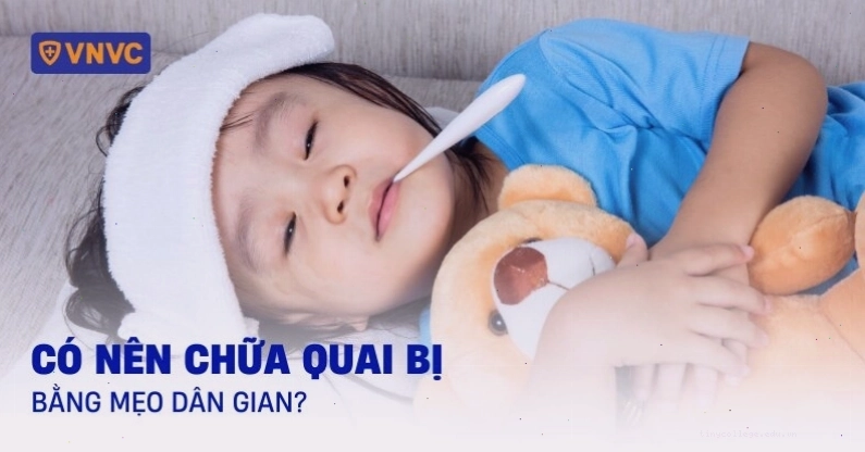Hình ảnh người bệnh ôm vùng quai hàm bị đau do quai bị