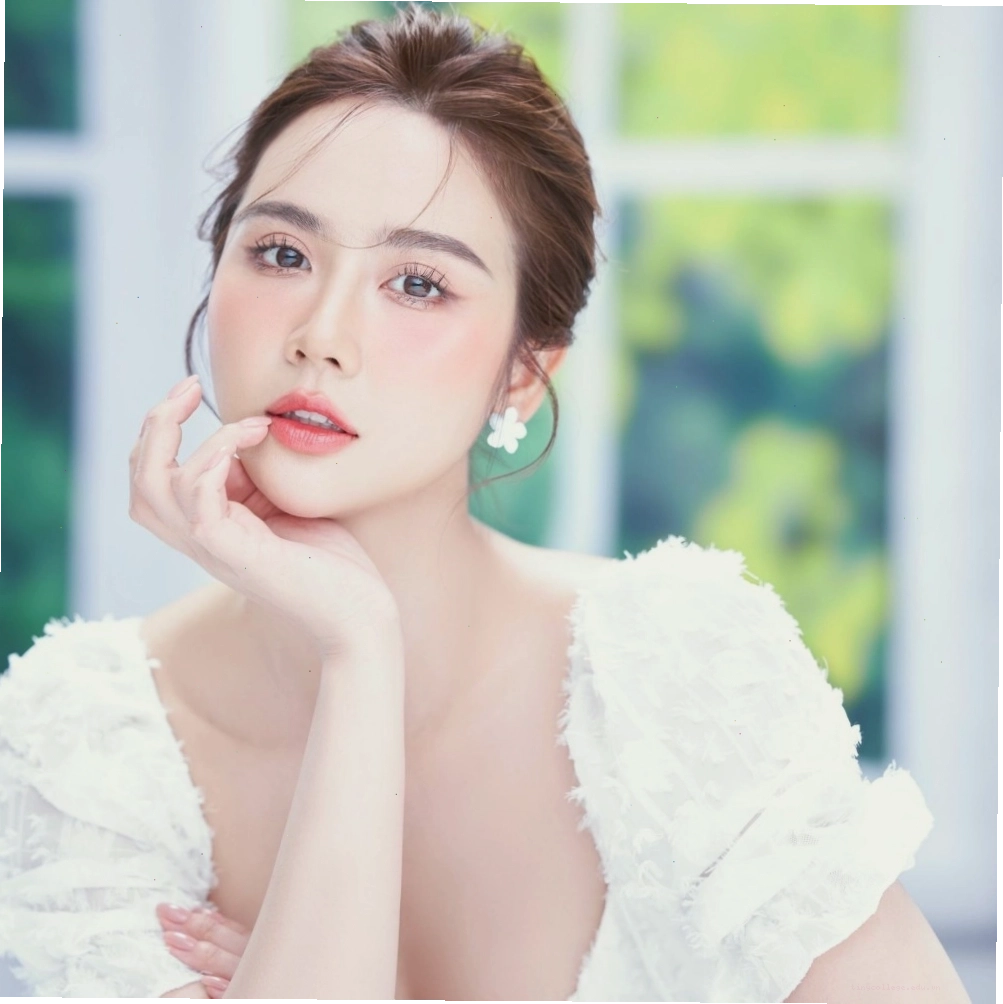 Huyền Lizzie khởi đầu sự nghiệp từ hình tượng hot girl trong trẻo trước khi trở thành gương mặt kỳ cựu của màn ảnh nhỏ VTV