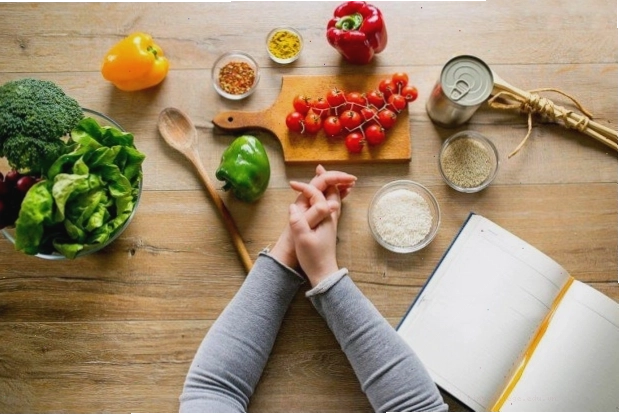 Mẹ điều chỉnh chế độ ăn uống để cải thiện táo bón cho trẻ sơ sinh