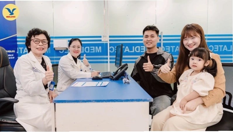 Mẹ nên đưa trẻ đi khám nếu trẻ có những biểu hiện chậm nói.