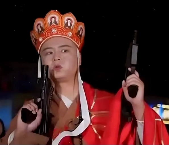 Meme chế Đường Tăng cầm súng hài hước thể hiện sự bất lực