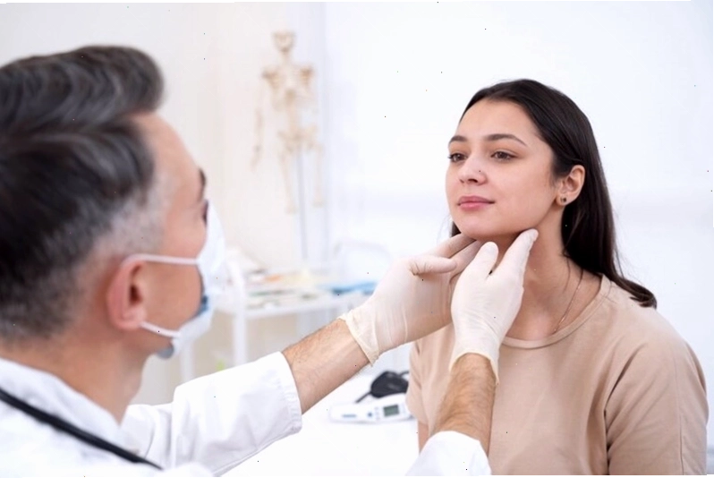 Một số bệnh lý tuyến giáp có thể gây khó thở, cảm giác vướng cổ họng