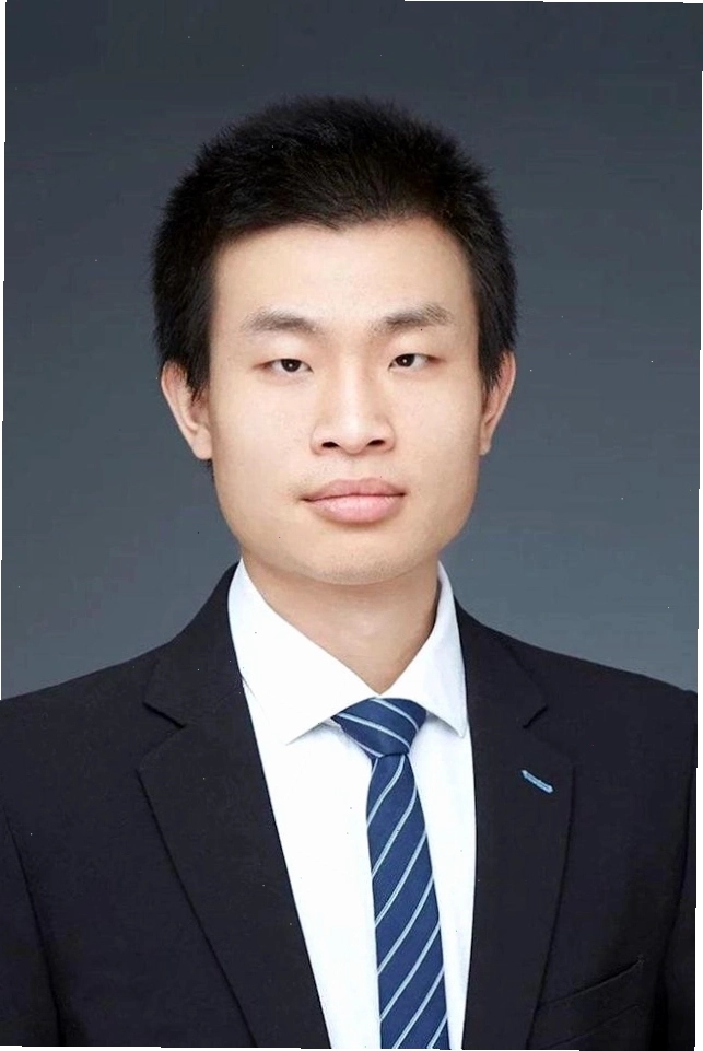 Mức lương của Vi Thần được tiết lộ gây bất ngờ.