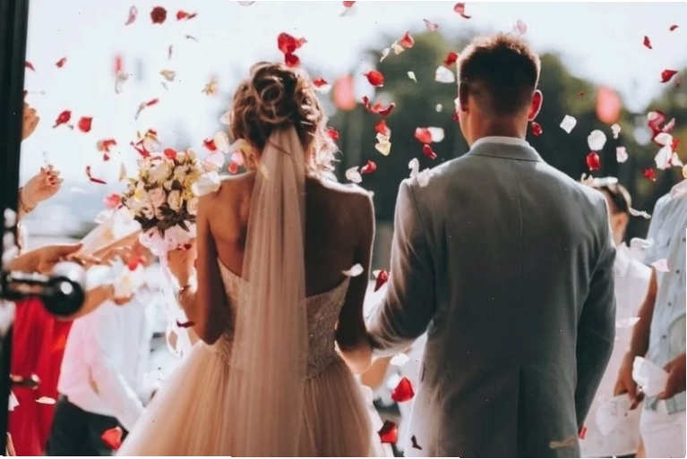Nằm mơ thấy đám cưới thì đánh con gì