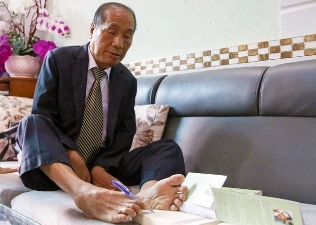 Nhà giáo Nguyễn Ngọc Ký trong một buổi giao lưu chia sẻ