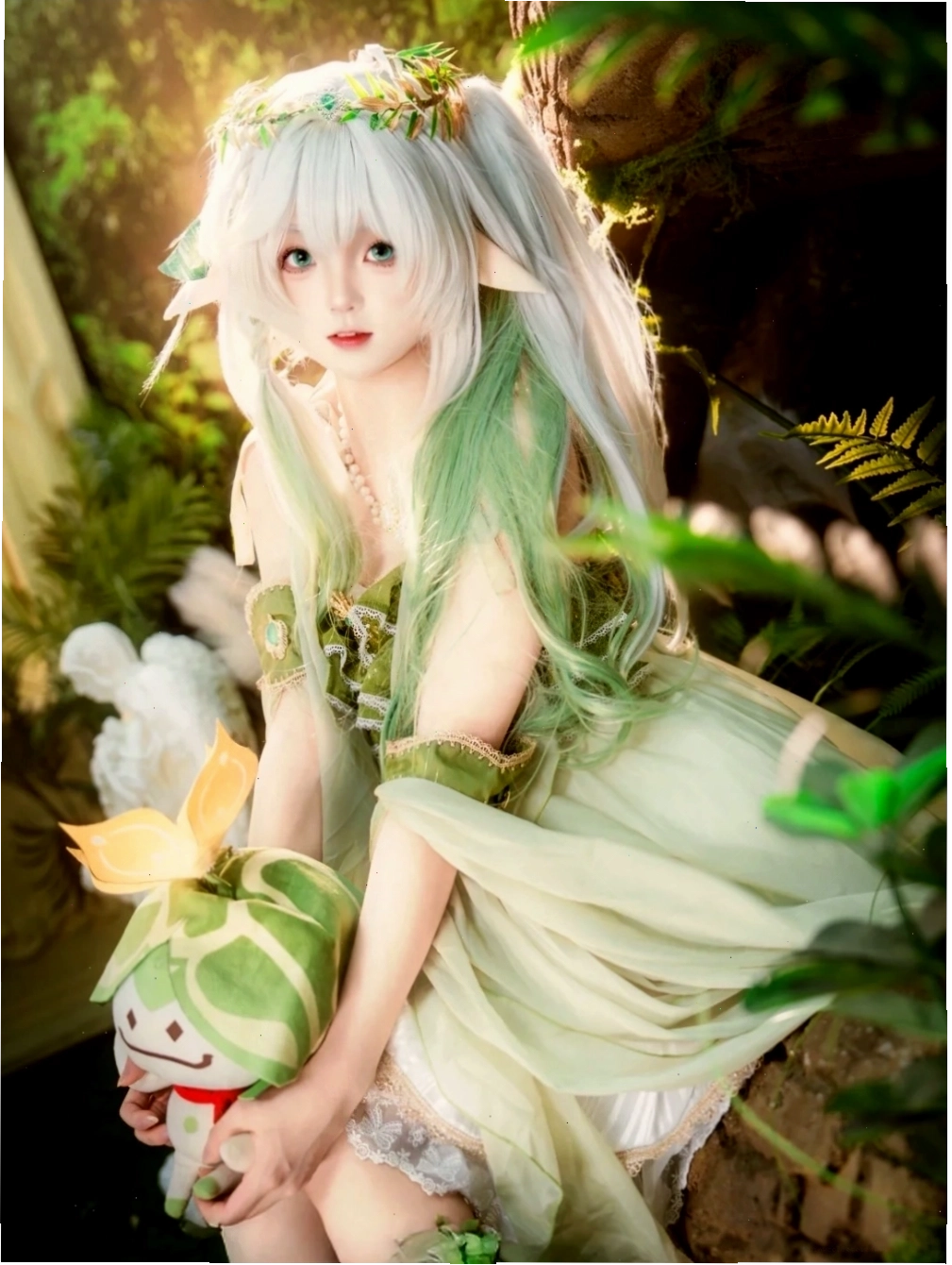Nữ cosplayer quyến rũ trong trang phục game