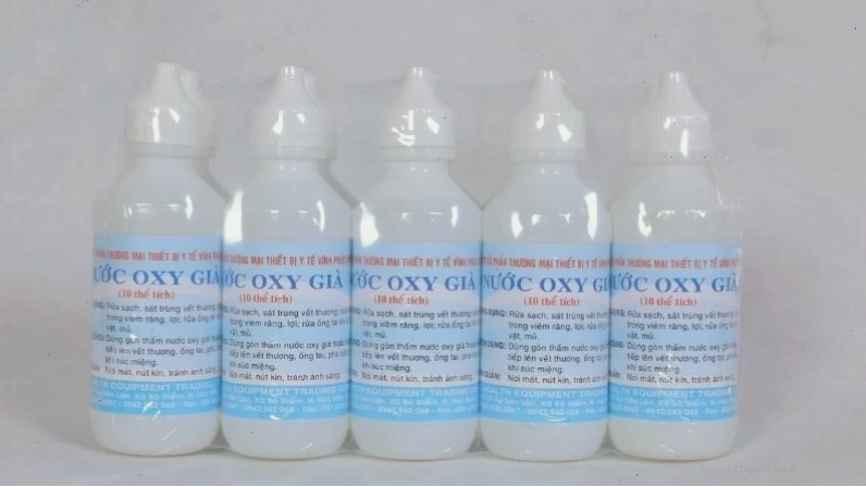 Oxy già pha loãng giúp làm sạch và giảm ngứa tai